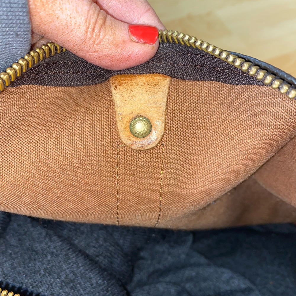 EUC Louis Vuitton Sac Duffle Bag 35 & comes with strap. - Picture 9 of 12